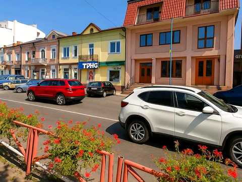 комерційна за адресою Надвірна, Чорновола вул., 9а