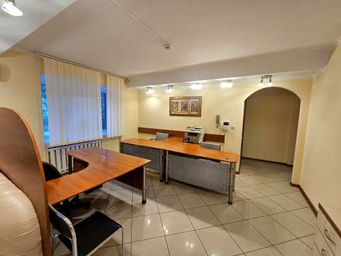 комерційна за адресою Лесі Українки бульв., 28