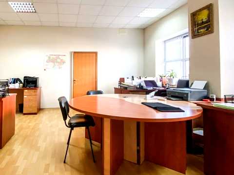 комерційна за адресою Королеви Єлизавети ІІ вул. (Глинки), 1