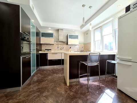 квартира за адресою Анни Ахматової вул., 46
