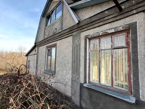 будинок за адресою с. Карпівці, Вишнева, 2