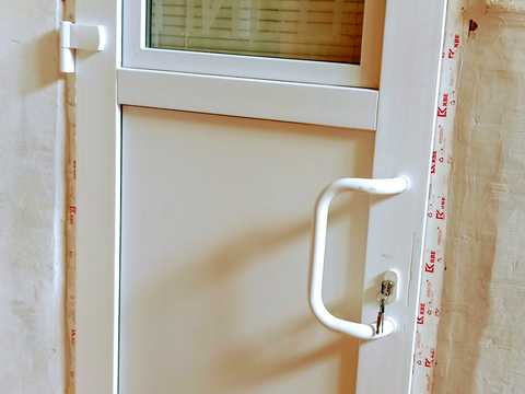 комерційна за адресою смт. Обухівка, Солідарності, 535