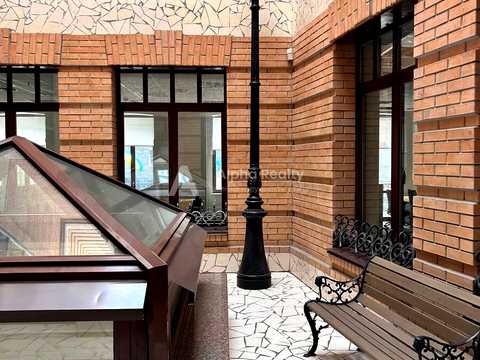 комерційна за адресою Михайлівська вул., 7