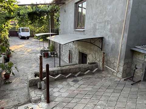 будинок за адресою Людмили Гінзбург пров. (Щорса)