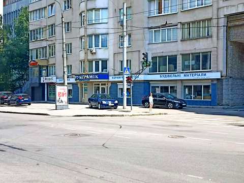 комерційна за адресою Свободи вул., 19