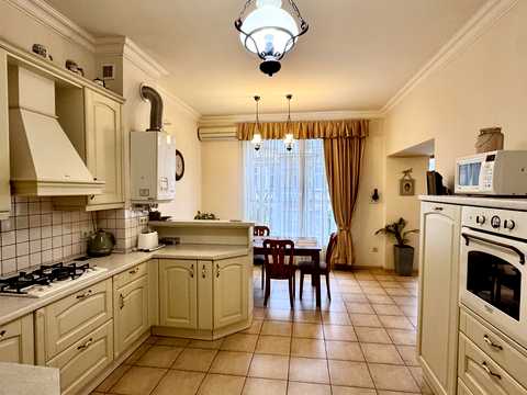 квартира за адресою Святослава Караванського вул. (Жуковського), 4