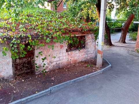 комерційна за адресою Новоселівська вул., 4А