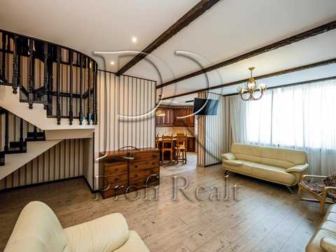 квартира за адресою Анни Ахматової вул., 30