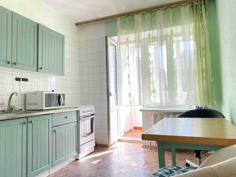 квартира за адресою Анни Ахматової вул., 33