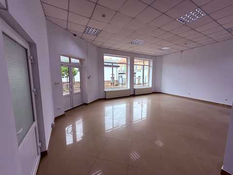 комерційна за адресою Міклоша Берчені вул., 5