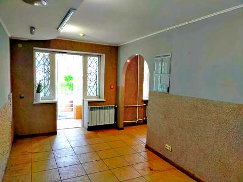 комерційна за адресою Степана Бандери вул., 33