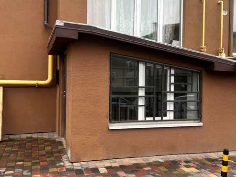 комерційна за адресою Дорошенка вул., 10