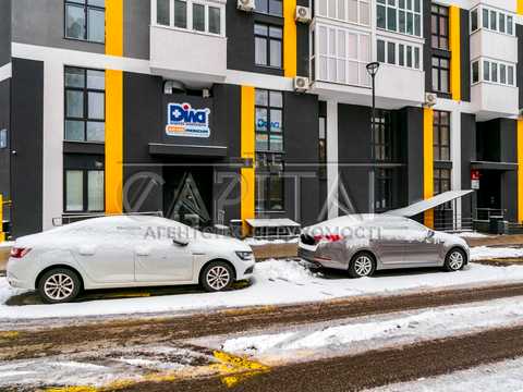 комерційна за адресою Микільсько-Слобідська вул., 8