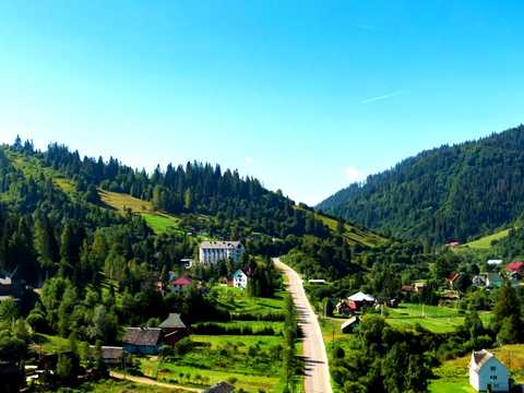 комерційна за адресою Устияновича вул., 1
