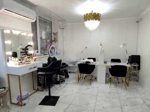 комерційна за адресою Торгова вул., 1