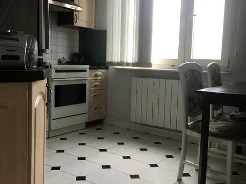 квартира за адресою Анни Ахматової вул., 25