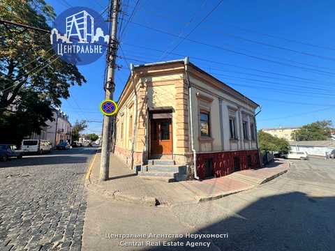 комерційна за адресою Чернівці, Йосипа Бурга вул. (Удонова), 1
