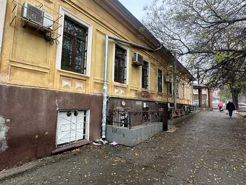 комерційна за адресою Мечникова вул., 52