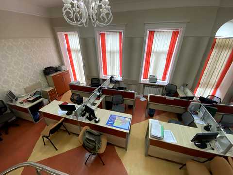 комерційна за адресою Володимирська вул., 65