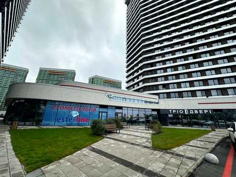 комерційна за адресою Дніпровська набережна вул., 15 