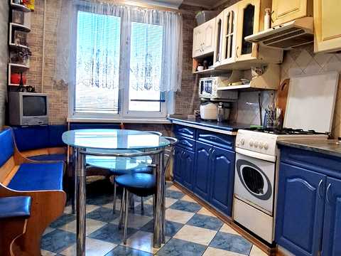 квартира по адресу Добровольческой украинской армии ул. (Добролюбова), 12
