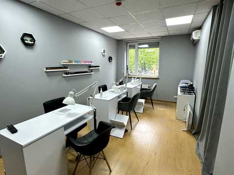 комерційна за адресою Леся Курбаса просп., 7-Б