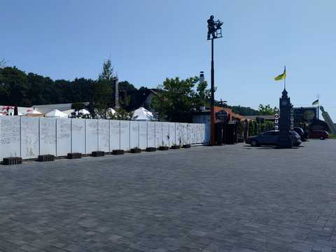 комерційна за адресою с. Матеївці, Центральна, 1
