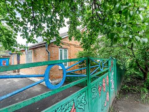 будинок за адресою Центральна, 1