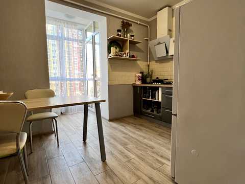 квартира за адресою Українська вул., 83б