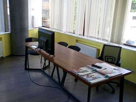 комерційна за адресою Володимирська вул., 77а