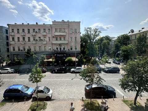 комерційна за адресою Богдана Хмельницького вул., 32