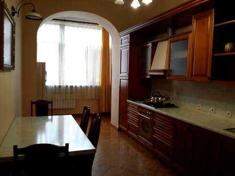 квартира за адресою Леонтовича вул. (Бєлінського), 10