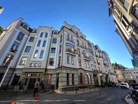 комерційна за адресою Воздвиженська вул., 50