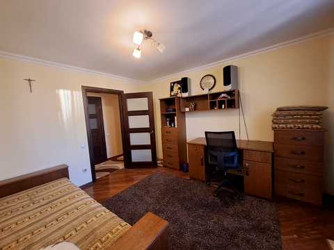 квартира за адресою Степана Бандери просп., 70