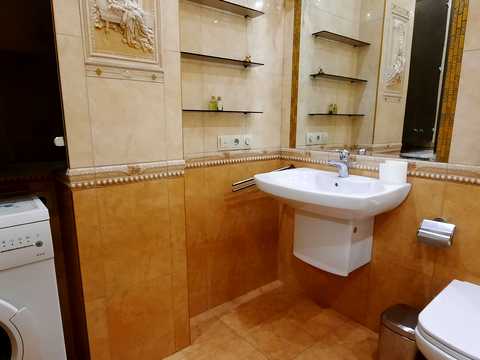 квартира за адресою майдан Героїв Небесної Сотні пл. (Руднєва майдан), 14/1