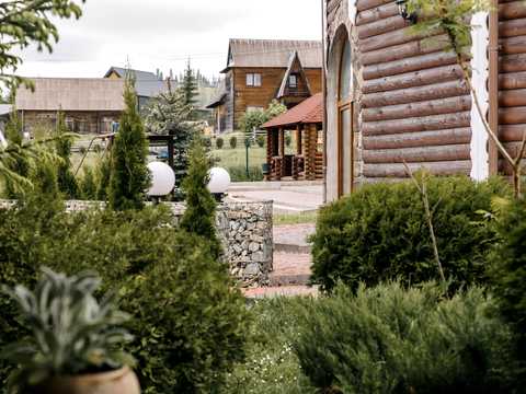 комерційна за адресою с. Яблуниця, Степана Бандери, 30