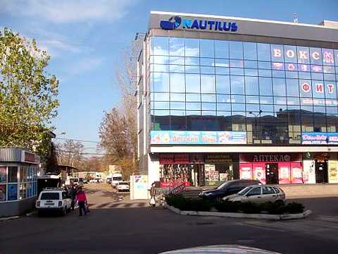 комерційна за адресою Калинова вул., 8