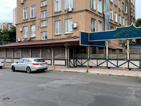 коммерческая по адресу 10 Квітня пл., 1