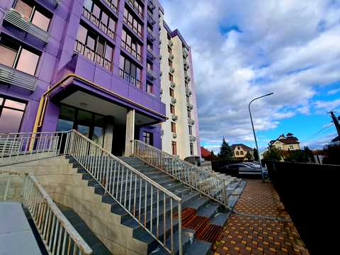 комерційна за адресою Садова вул., 1-В к1