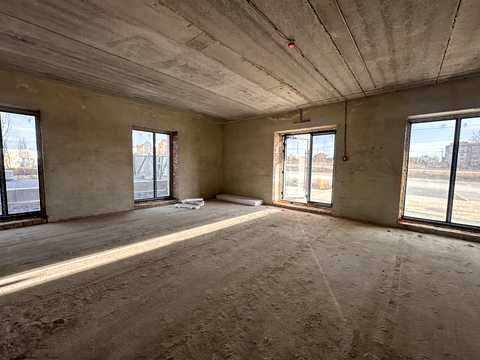 комерційна за адресою Садова вул., 77 к1