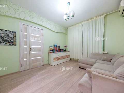 квартира за адресою Конституції пл., 2/2