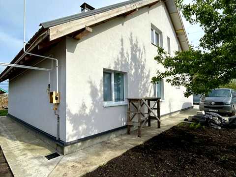 дом по адресу с. Броварки, молодіжна