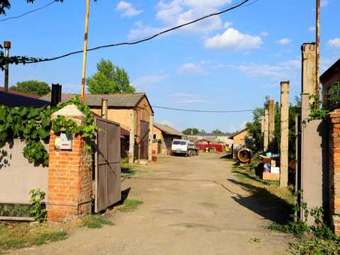 комерційна за адресою Автобазівська вул., 9