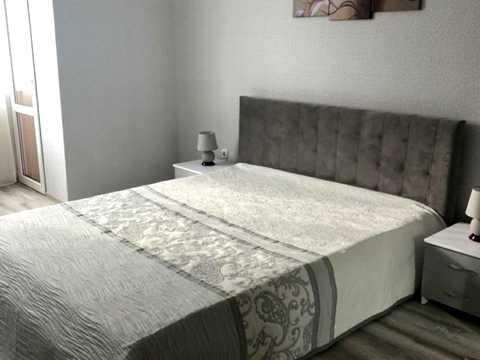 квартира за адресою Анни Ахматової вул., 48