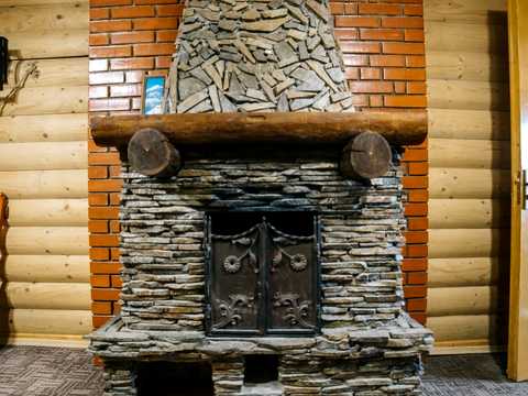 комерційна за адресою с. Яблуниця, Степана Бандери, 30