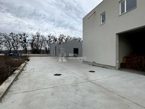 комерційна за адресою Кленовий, 5