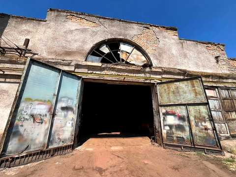 комерційна за адресою Конституційна вул., 15