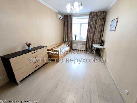 квартира за адресою Івана Світличного вул. (Петровського), 4-А