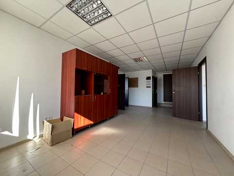 комерційна за адресою Макухи І. вул., 41