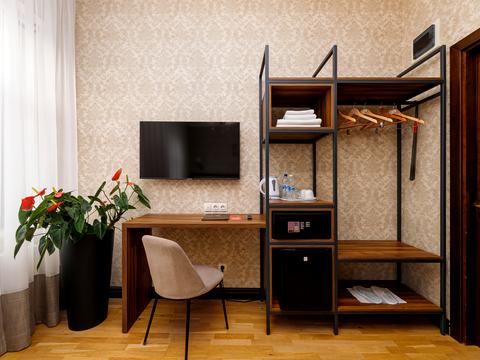 комерційна за адресою Звенигородська пл., 3